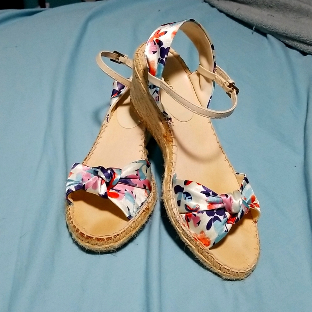 !!!FINAL SALE!!! going to GW on Saturday   Women's wedge sandals